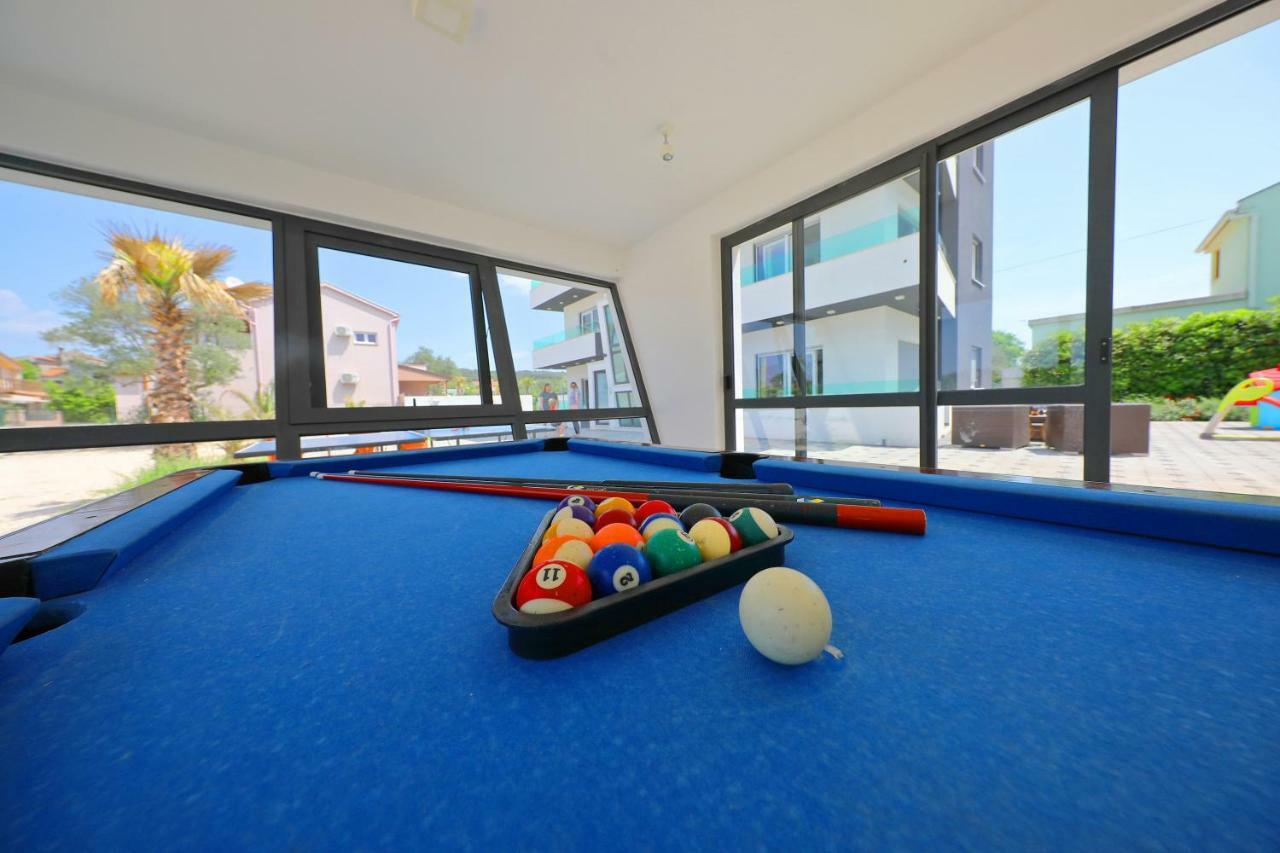 Boutique Apartments Blitz Bibinje Bagian luar foto