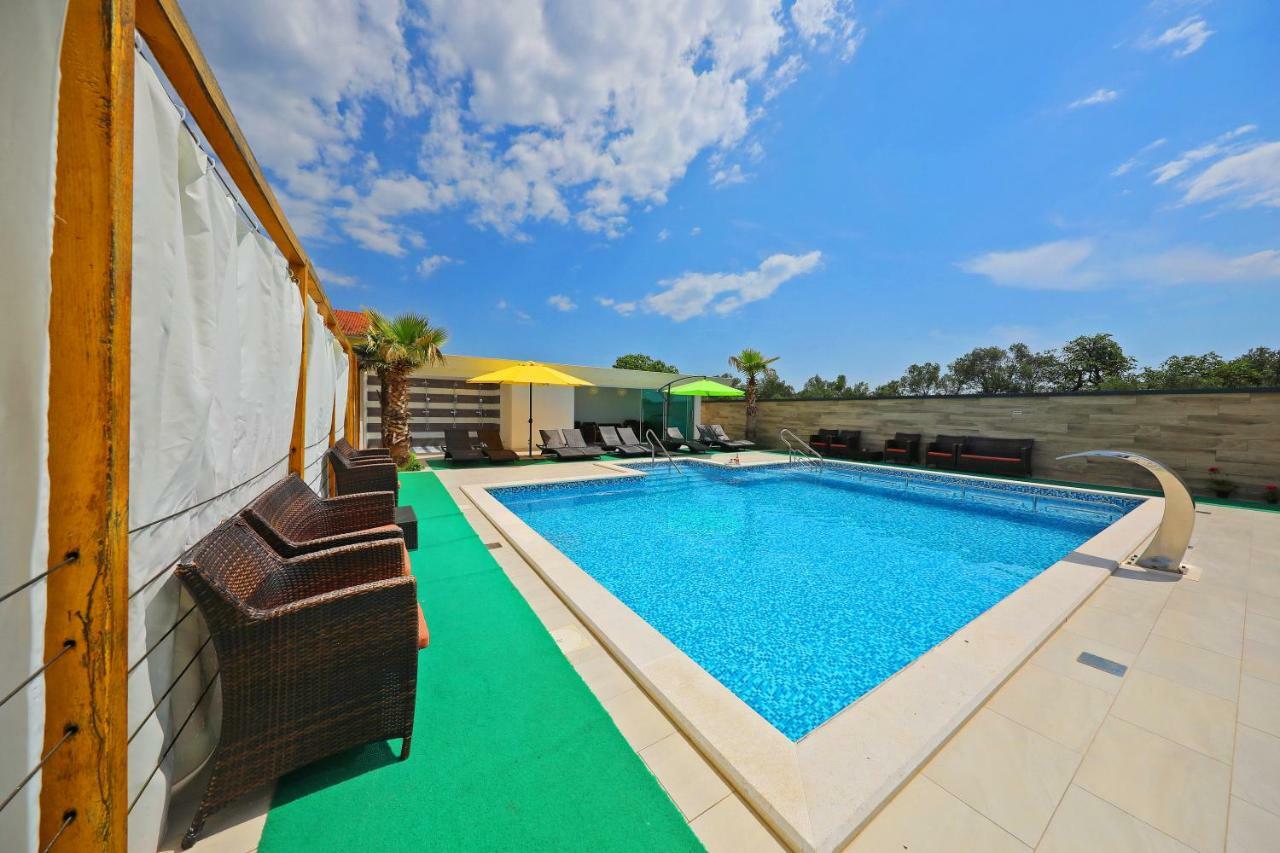 Boutique Apartments Blitz Bibinje Bagian luar foto