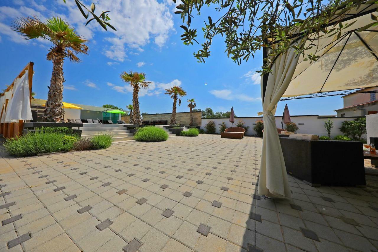 Boutique Apartments Blitz Bibinje Bagian luar foto