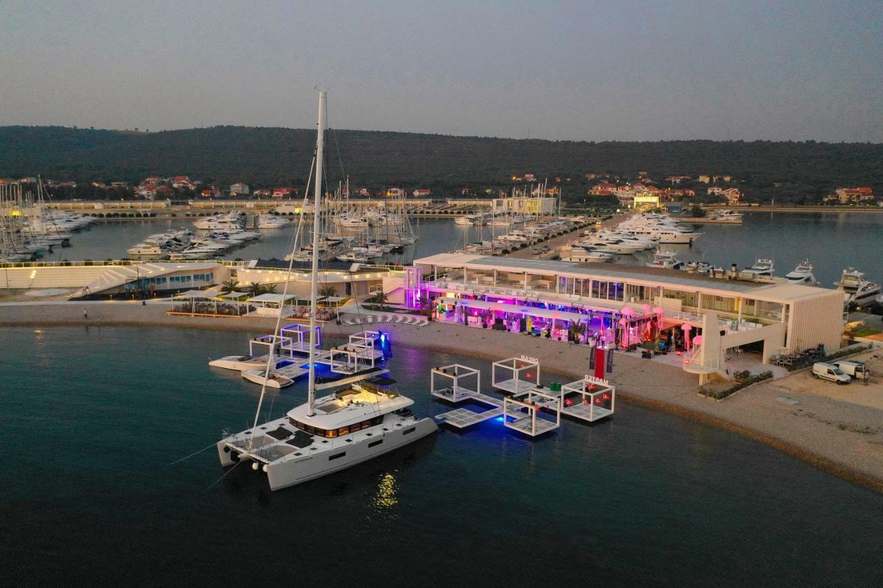 Boutique Apartments Blitz Bibinje Bagian luar foto
